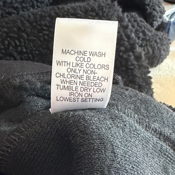 PacSun Men's Black Fleece 1/4 zip Hoodie with pockets - Picture 5 of 5